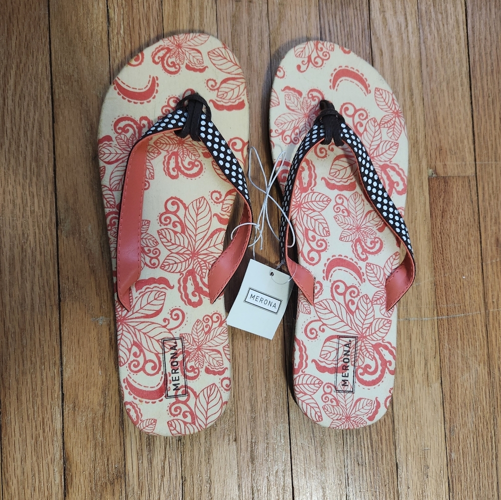 NWT Merona flip flops